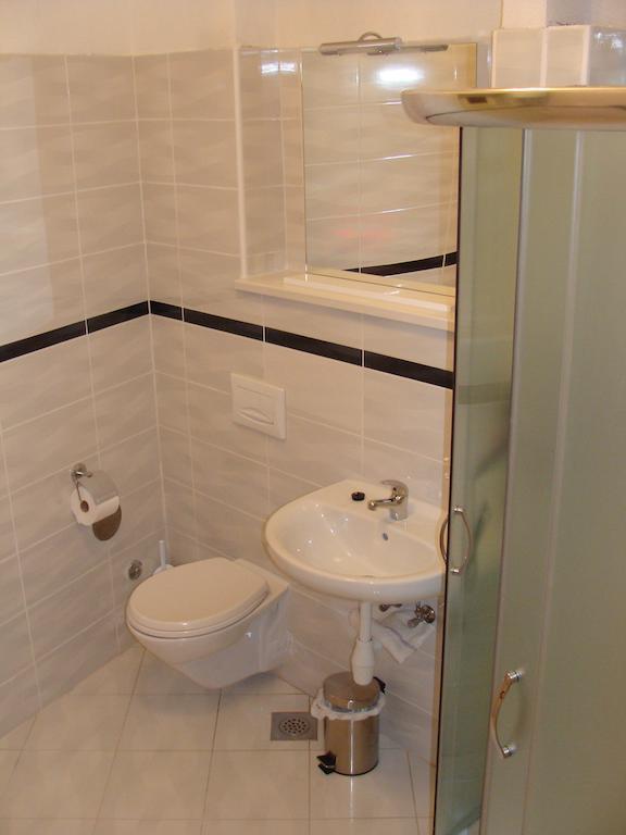 Guesthouse Boris Labin  Rum bild